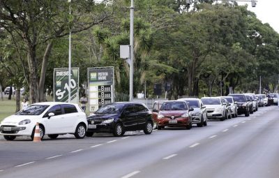 gasolina 400x255 - Consumidor pode fazer denúncia se constatar preço abusivo de gasolina