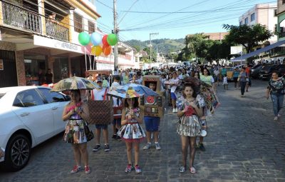 A0CACBBB 87EC DB1B BD48 8B8BCB1A36BB 400x255 - Festa do Município volta acontecer na Praça e resgata Desfile Cívico