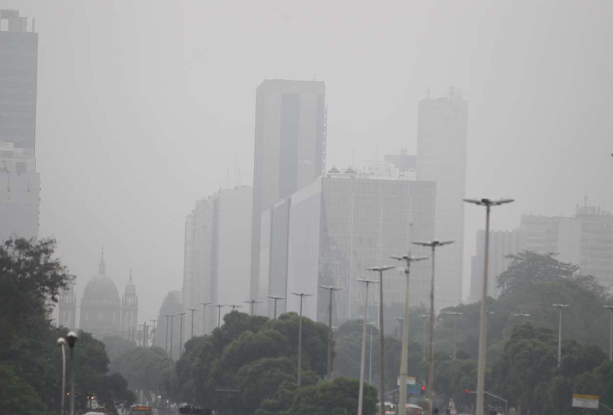 Frente fria chega ao Rio trazendo chuva e queda de temperatura