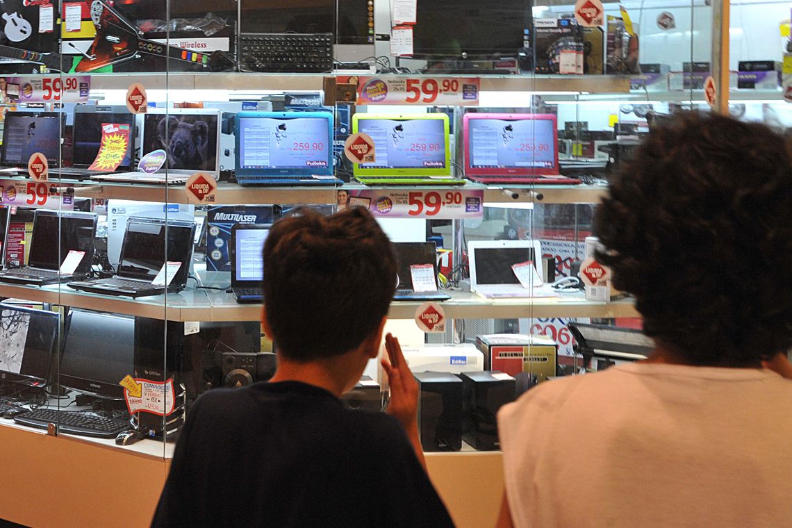 Confiança do empresário do comércio recua 4,3% de junho para julho