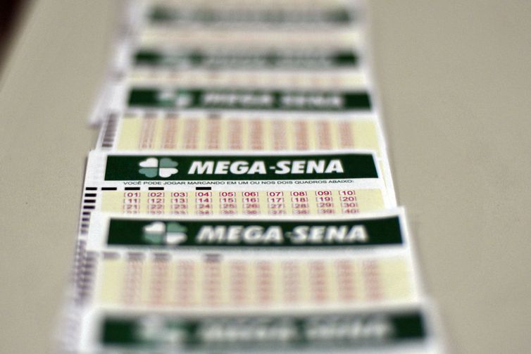 Mega-Sena acumula e próximo prêmio deve pagar R$ 62 milhões