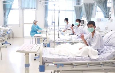meninos resgatados em caverna se recuperam em hospital divulgacao reuters direitos reservados 400x255 - Meninos presos em caverna na Tailândia terão alta nesta quarta-feira