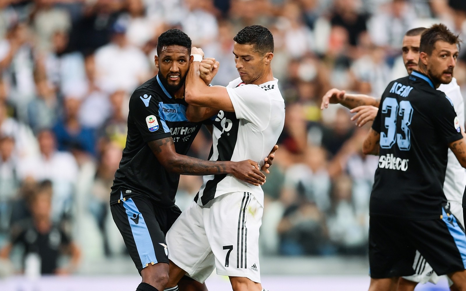 Elogiado, Wallace irrita Cristiano Ronaldo, mas depois ganha camisa: “Incrível”