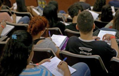 estudante 400x255 - Fuvest recebe inscrições para o vestibular 2019 até dia 14 de setembro