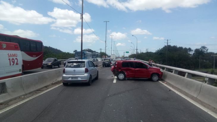 Bebê é arremessado de veículo após batida na Segunda Ponte