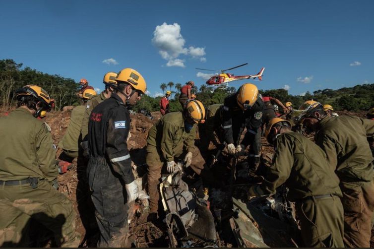 Israel manterá auxílio enquanto for útil ao resgate, diz embaixador