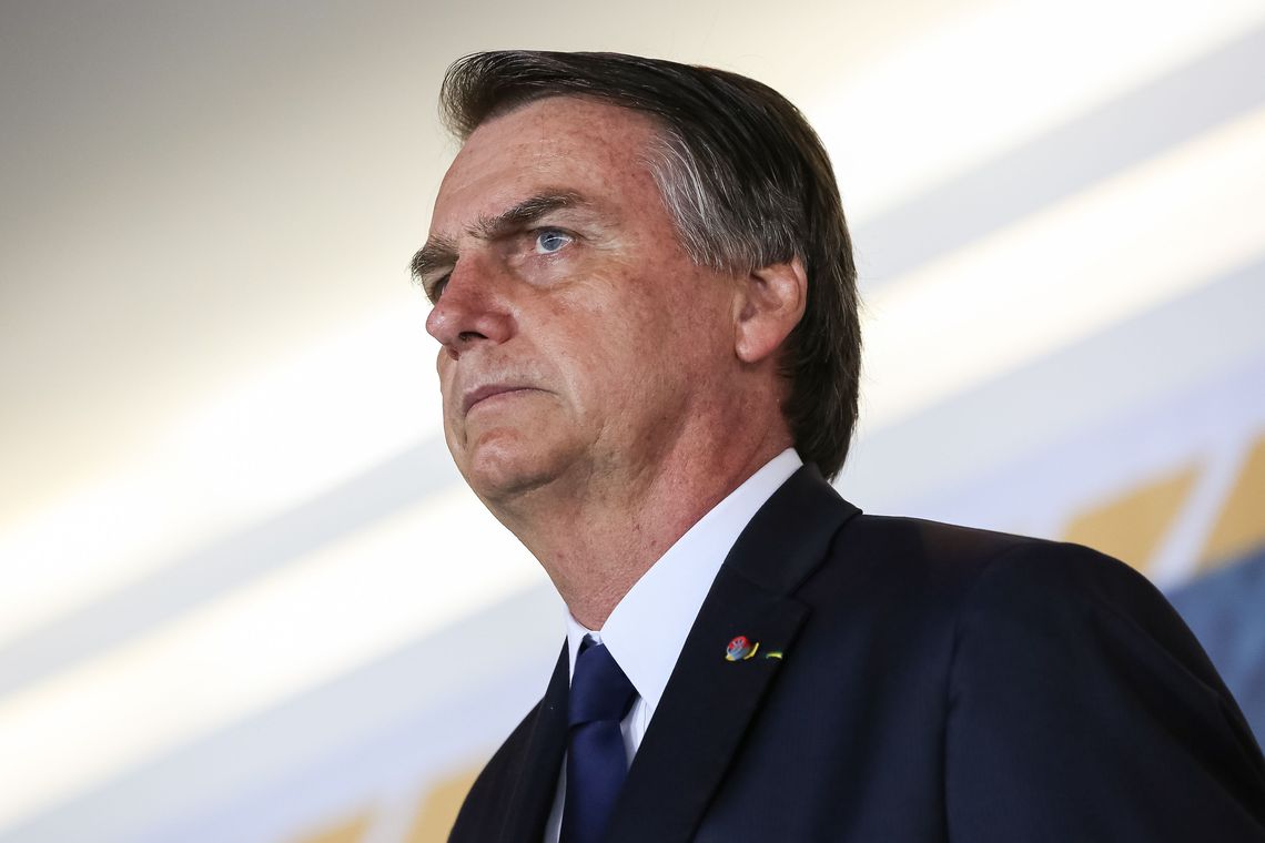 Celular de Bolsonaro foi alvo da ação de hackers, afirma ministério