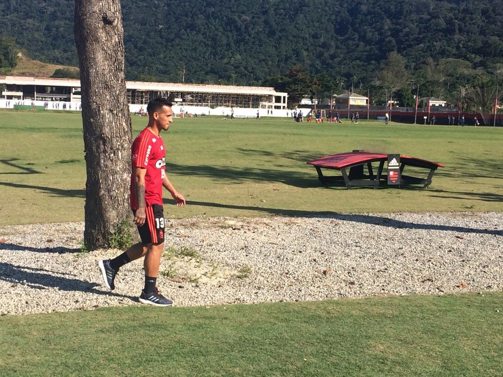 Flamengo pede R$ 11 milhões por Trauco, que volta com situação indefinida e San Lorenzo na cola