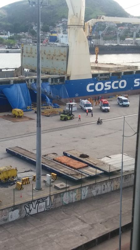 Tripulante morre em navio após queda no porão