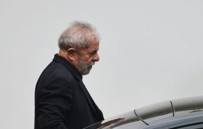 Lula 400x255 - Lula é condenado a 12 anos de prisão em processo sobre sítio