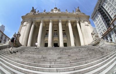 predio da alerj 400x255 - Dos 70 deputados eleitos do Rio, seis estão presos e devem adiar posse