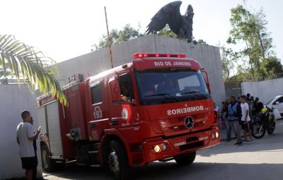 reuters ricardo moraes 2 incendio flamengo 400x255 - Atleta do Flamengo ferido em incêndio deixa CTI