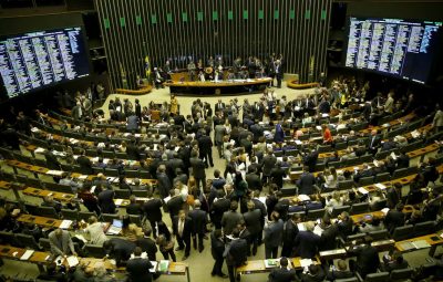 Deputados 400x255 - Deputados aprovam PEC do Orçamento Impositivo; texto vai para o Senado