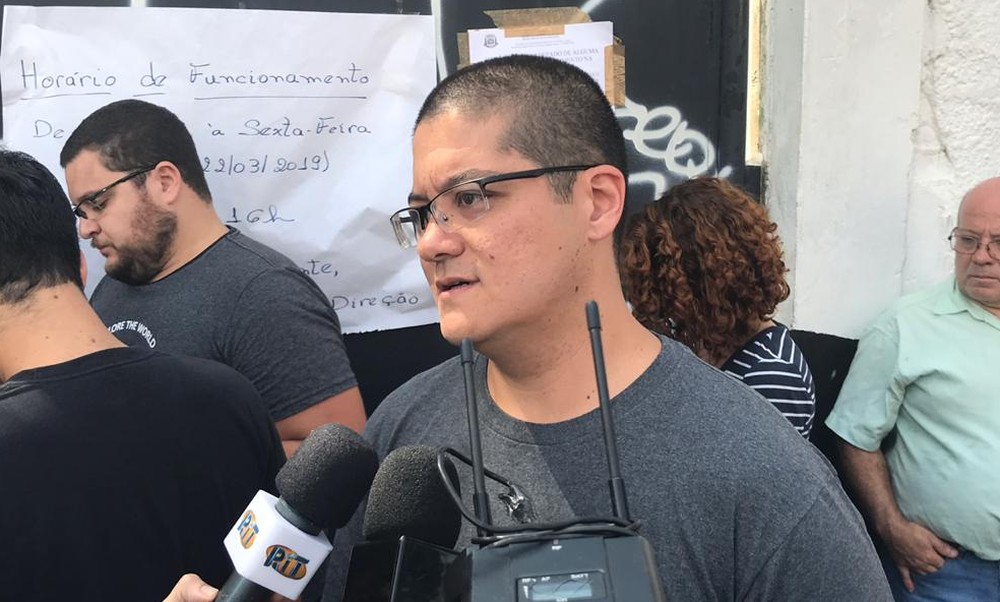 Filho de coordenadora morta acolhe alunos na escola após massacre: ‘Se eles não desistirem, minha mãe vai estar feliz’