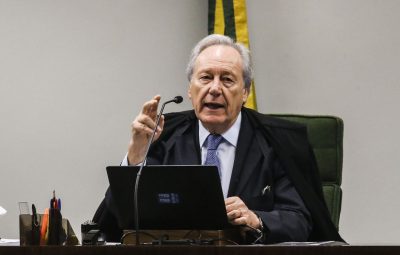 Lewandowski 400x255 - Lewandowski: Justiça Eleitoral pode julgar caixa 2 com crime comum