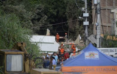 Prefeitura do Rio inicia demolição de prédios na Muzema Muzema 1 400x255 - Prefeitura do Rio inicia demolição de prédios na Muzema