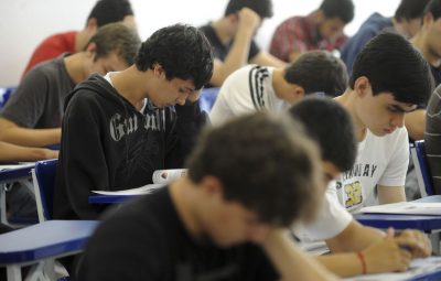 estudantes 1 400x255 - Maioria dos alunos gosta de estudar português e matemática