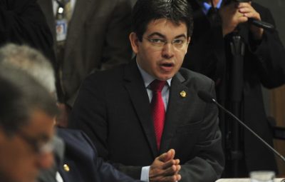 senador Randolfe Rodrigues Rede AP 400x255 - Senadores fecham acordo para votar orçamento impositivo em dois turnos
