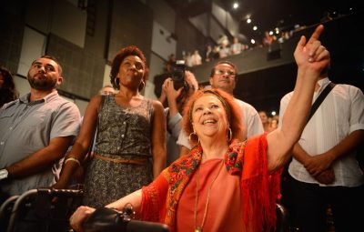 Beth 400x255 - Morre a sambista Beth Carvalho