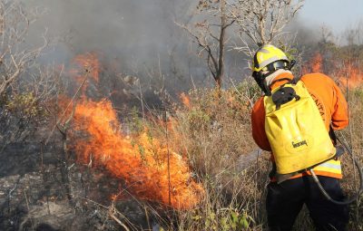 Distrito Federal decreta estado de emergência ambiental fogo 400x255 - Distrito Federal decreta estado de emergência ambiental