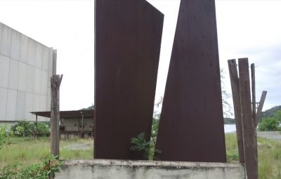 Escultura abandonada em área do Cais das Artes em Vitória 400x255 - Escultura avaliada em R$ 1 milhão enferruja em obra do Cais das Artes, em Vitória