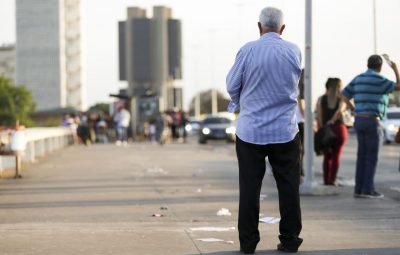 idosos 400x255 - Total de idosos no mercado de trabalho cresce; precariedade aumenta