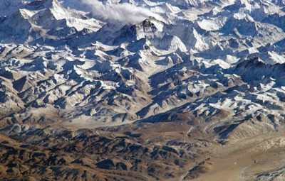 Everest 400x255 - Nepal recupera 4 corpos e retira 11 toneladas de lixo no Everest
