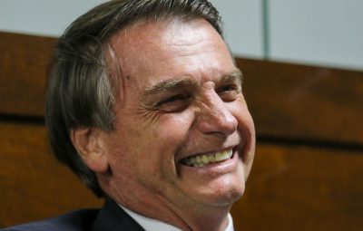 bolsonaro 400x255 - Bolsonaro comemora queda no risco país