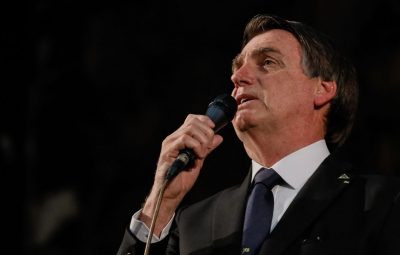 Bolsonaro 400x255 - Bolsonaro: invasão de telefone é crime e ponto final