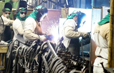 Produção industrial 400x255 - Produção industrial cai 0,2% de abril para maio, diz IBGE