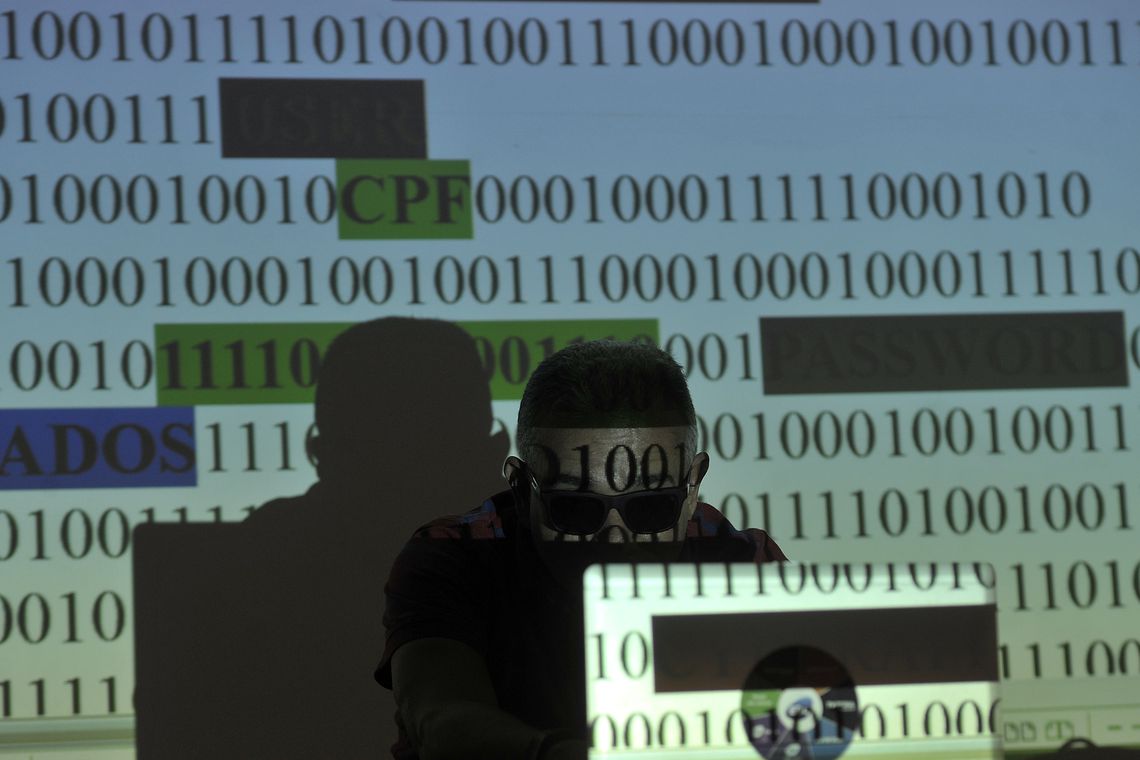 Após ataque hacker, Alcolumbre volta a defender CPMI das Fake News