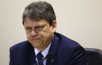 ministro da Infraestrutura Tarcísio de Freitas 400x255 - Governo vai instalar 1 mil radares em rodovias federais, diz ministro