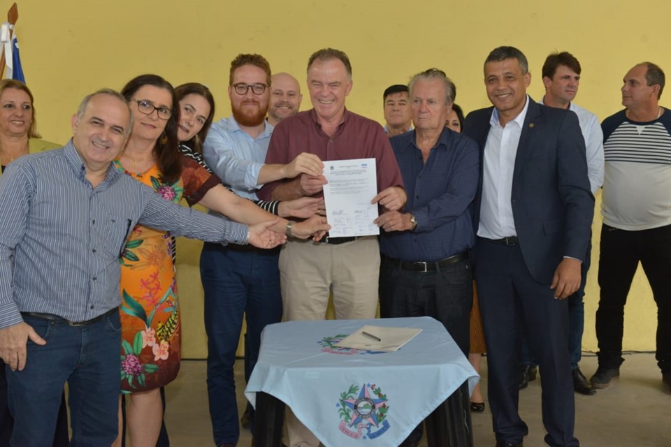 Governador assina convênio e ordem de serviço para obras de creche em Iconha