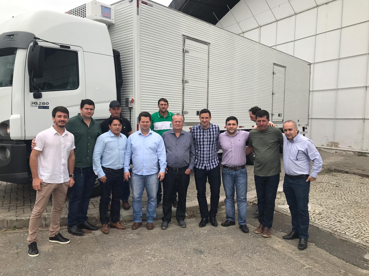 Iconha recebe dois caminhões do governo do estado para atender agricultura e obras