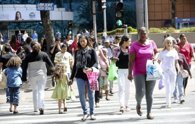 população 400x255 - Estimativa da população do Brasil passa de 210 milhões, diz IBGE