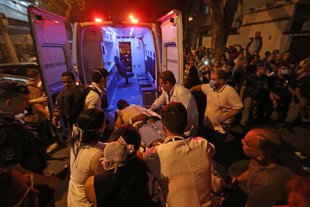 Bombeiros encerram buscas no Hospital Badim, diz direção; 11 corpos foram retirados
