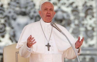 papa Francisco 400x255 - Papa Francisco pede diálogo e autocontrole