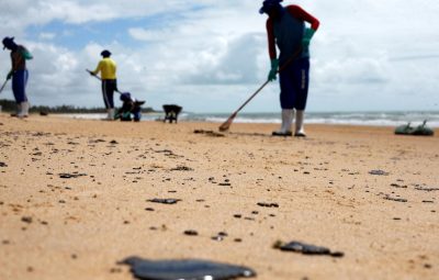 Marinha diz que 900 toneladas de óleo foram retiradas do Nordeste 400x255 - Marinha diz que 900 toneladas de óleo foram retiradas do Nordeste