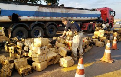 PRF apreende quase 3 toneladas de maconha no Paraná 400x255 - PRF apreende quase 3 toneladas de maconha no Paraná