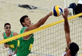 brasileiros Saymon Santos e Gustavo Carvalhaes - Dupla do Brasil vence no vôlei de praia dos Jogos Militares