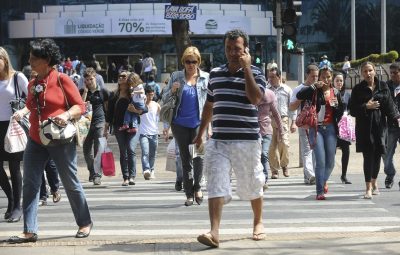 desempregados 400x255 - Taxa de desemprego no Brasil cai para 11,8%, revela IBGE