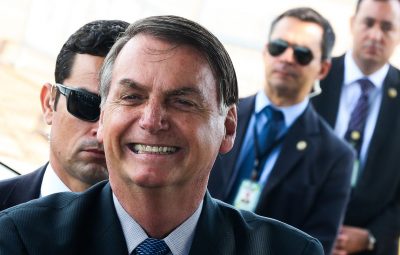 bolsonaro 400x255 - ‘A gasolina tá barata, o gás tá barato’, diz Bolsonaro a apoiadores