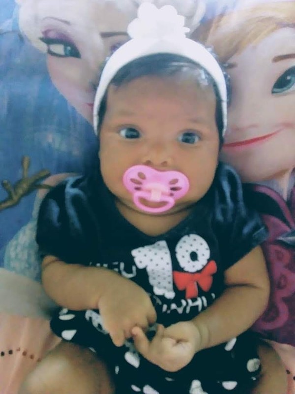 Choro de bebê ajuda moradores a resgatarem família soterrada em morro de Guarujá, SP