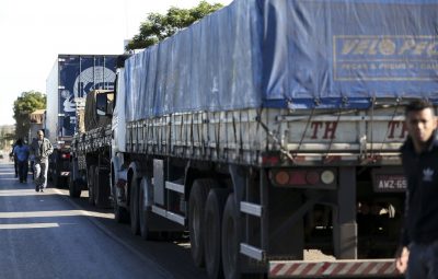 caminhoneiros 400x255 - PRF recebe doações de alimentos e kits de higiene para caminhoneiros