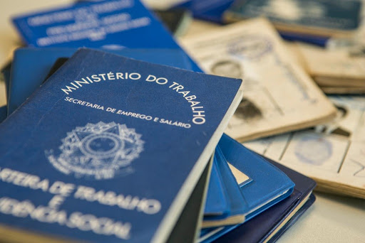 Brasil perde mais de 860 mil empregos formais em abril