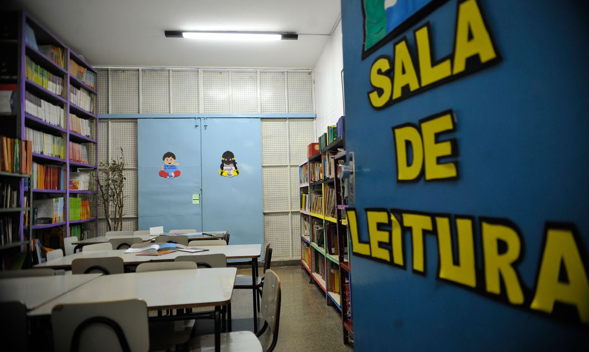 Lei autoriza distribuição de alimentos a famílias de estudantes