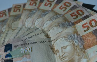 dinheiro 1 400x255 - Mercado financeiro espera queda da Selic para 2,25% ao ano