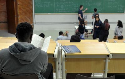 estudantes 400x255 - MEC define protocolo de segurança para volta às aulas