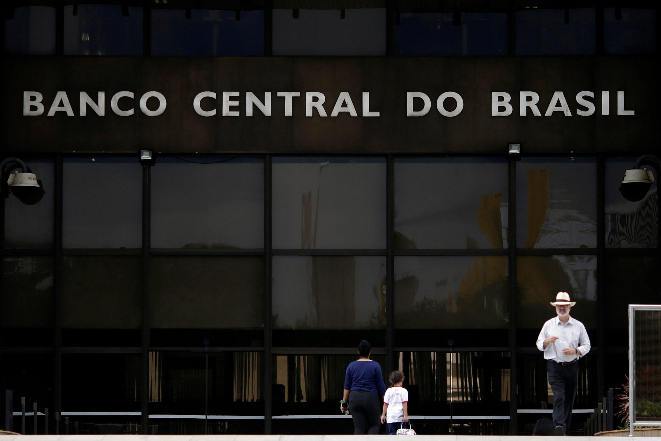 Mercado melhora projeção para o PIB em 2020 e prevê queda de 5,46%, ante 5,52%