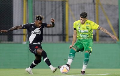 vasco 400x255 - Cano marca, mas Vasco deixa escapar vitória na Sul-Americana